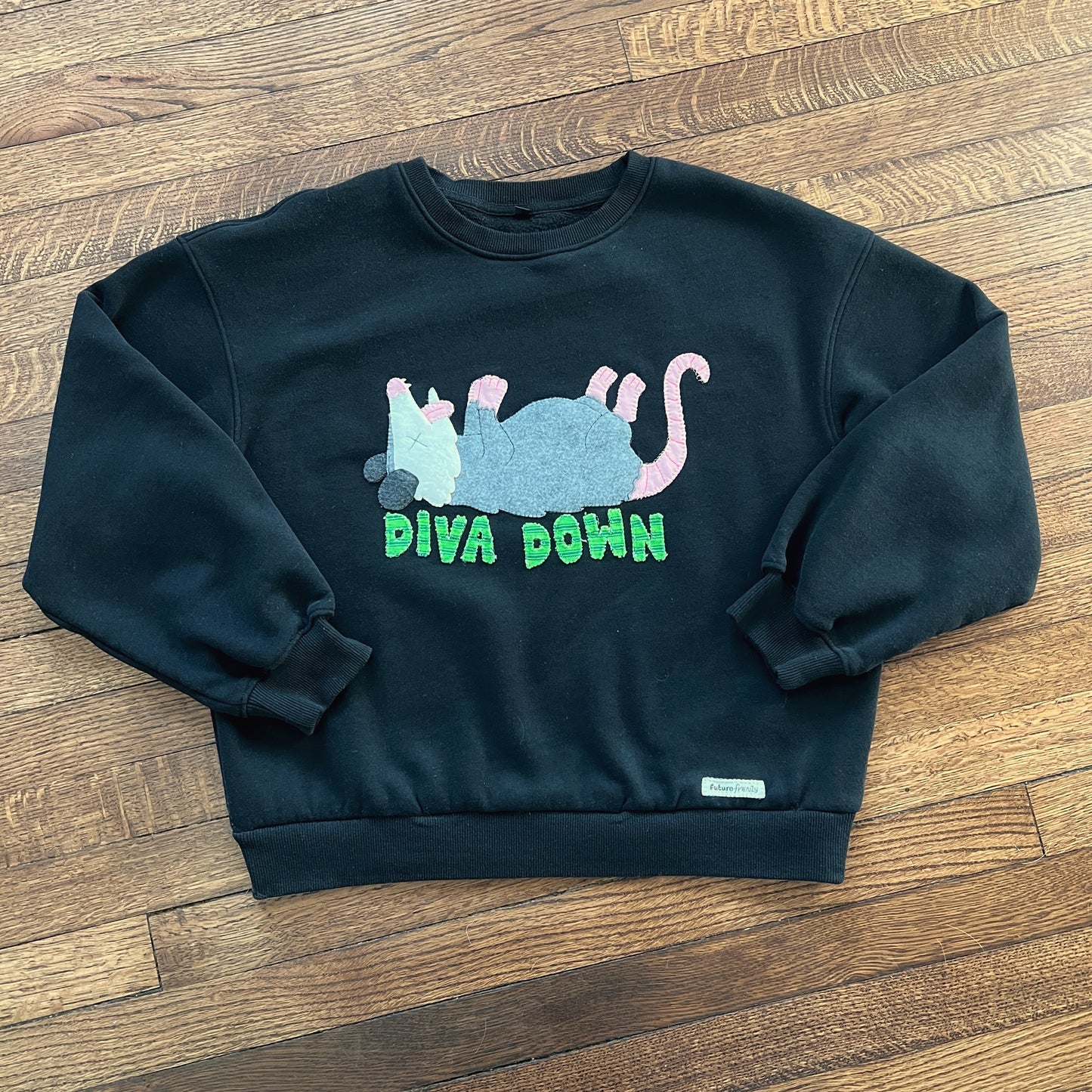 Diva down opossum sweatshirt (black)