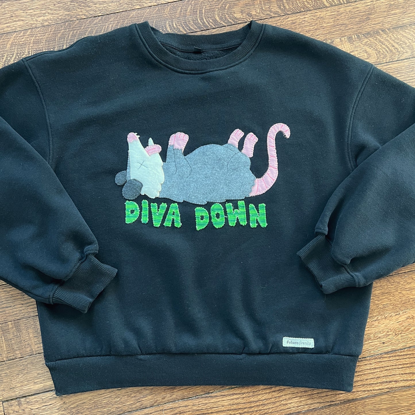 Diva down opossum sweatshirt (black)