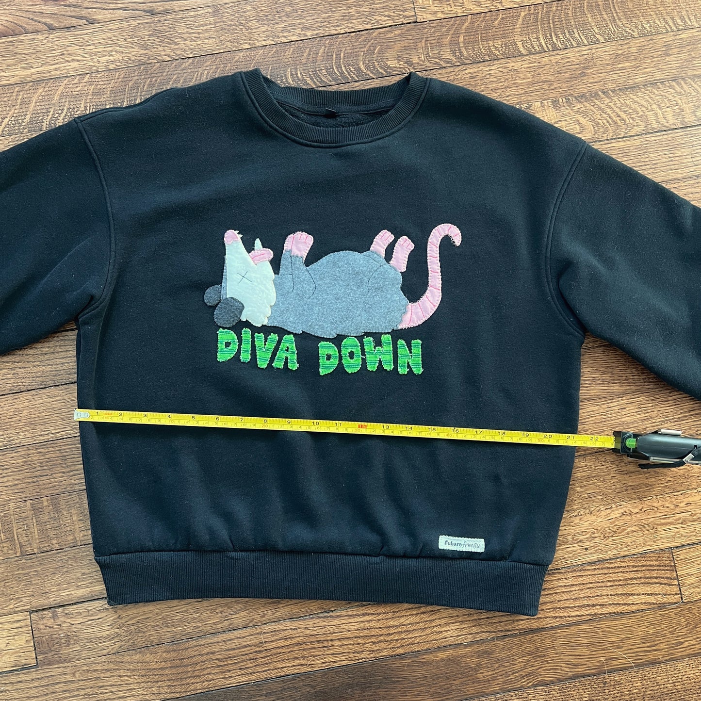 Diva down opossum sweatshirt (black)