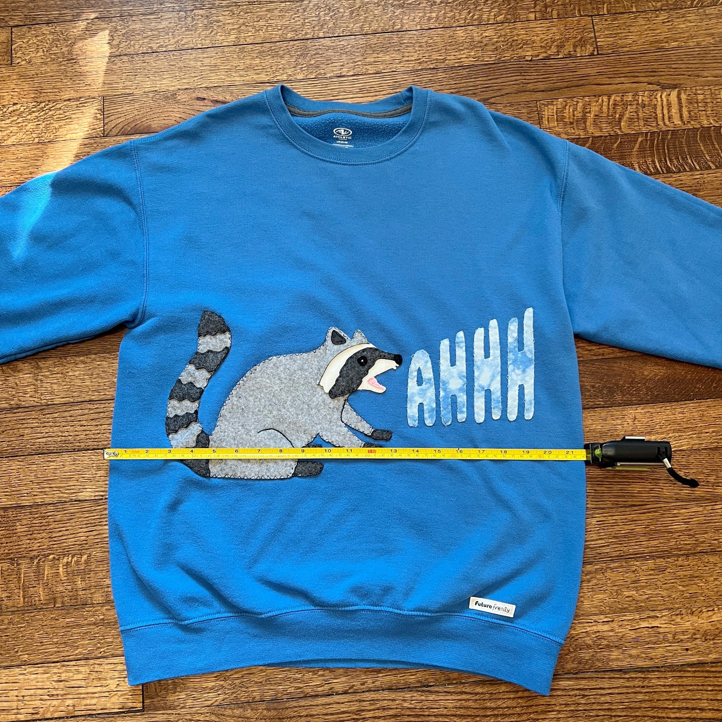 Screaming raccoon sweatshirt (blue)