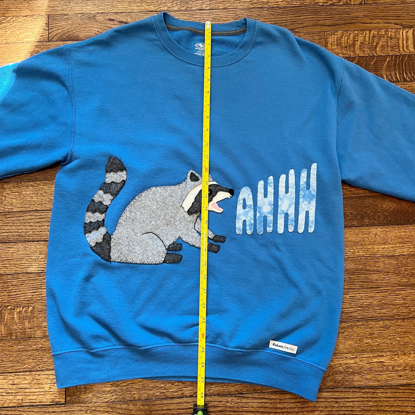 Screaming raccoon sweatshirt (blue)